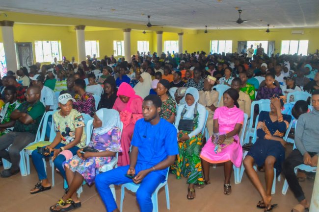 PHOTOS: BTO BURSARY DISBURSEMENT TO 1000 STUDENTS 